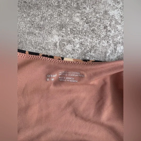 AERIE LEOPARD WRAP ONE PIECE SWIMSUIT FULL COVERAGE WOMENS SZ M PADDED WIRELESS - Picture 4 of 6